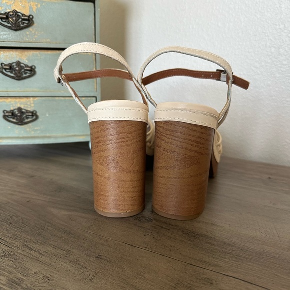 Lucky Brand Sandals - Picture 4 of 5